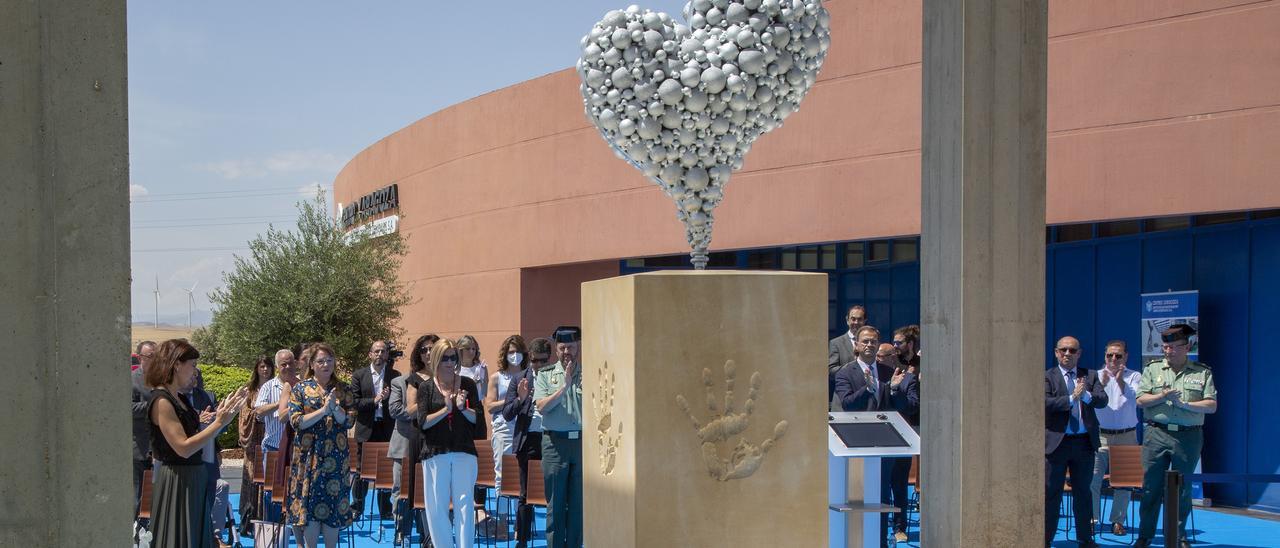 Monumento en recuerdo de las víctimas de accidentes de tráfico inaugurado ayer.