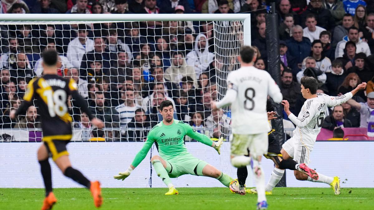 REAL MADRID | El Bernabéu se cansa de la pantomima de Arbeloa