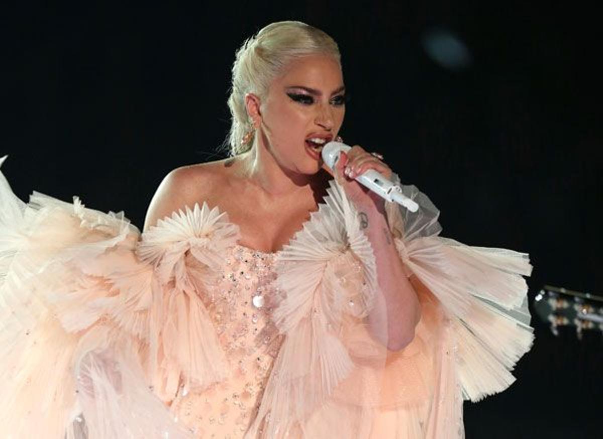 El original peinado de Lady Gaga en los premios Grammy 2018