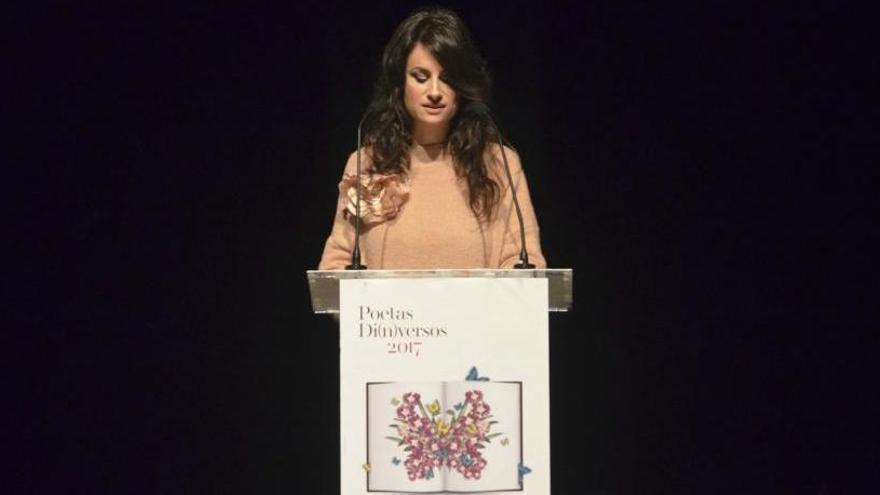 Yolanda Castaño, en una edición anterior de Poetas Di(n)Versos.