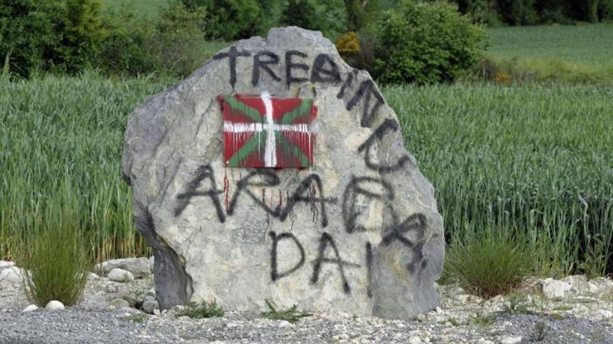 Pintada en la que se reclama la anexión del Condado a Álava.