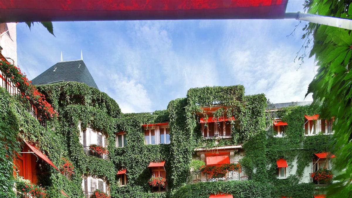 Parte exterior de Plaza Athénée de Alain Ducasse