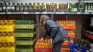 La zona de aceites de un supermercado de Barcelona.