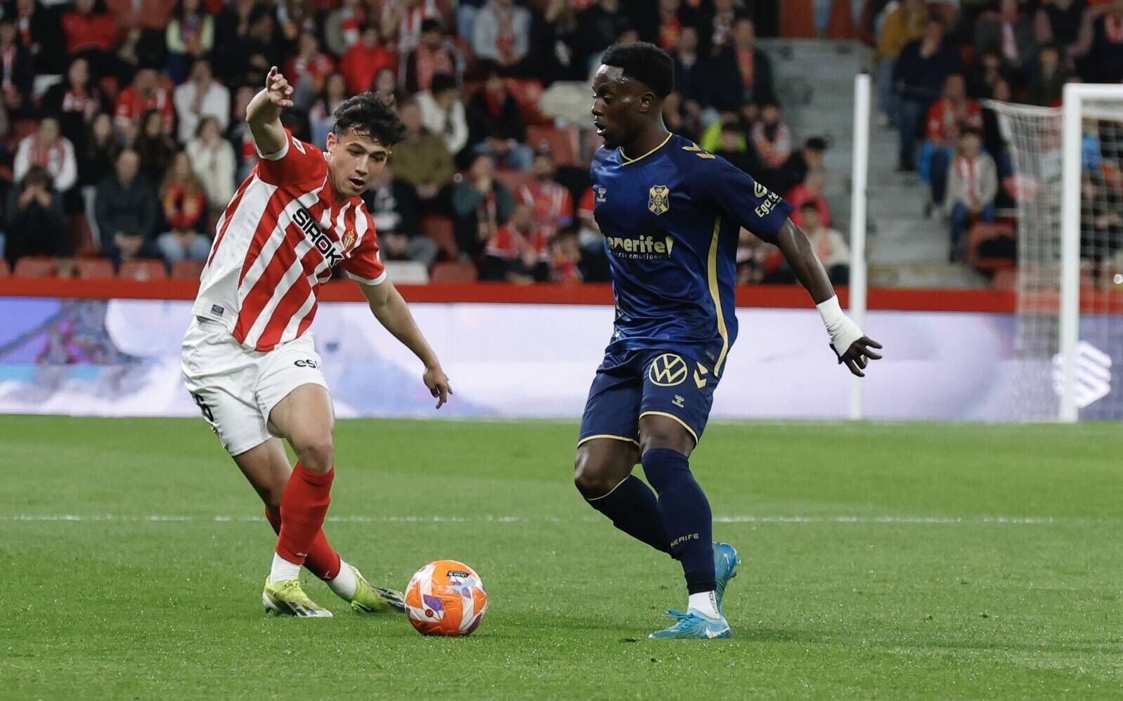 EN IMÁGENES: El Sporting - Tenerife disputado en El Molinón