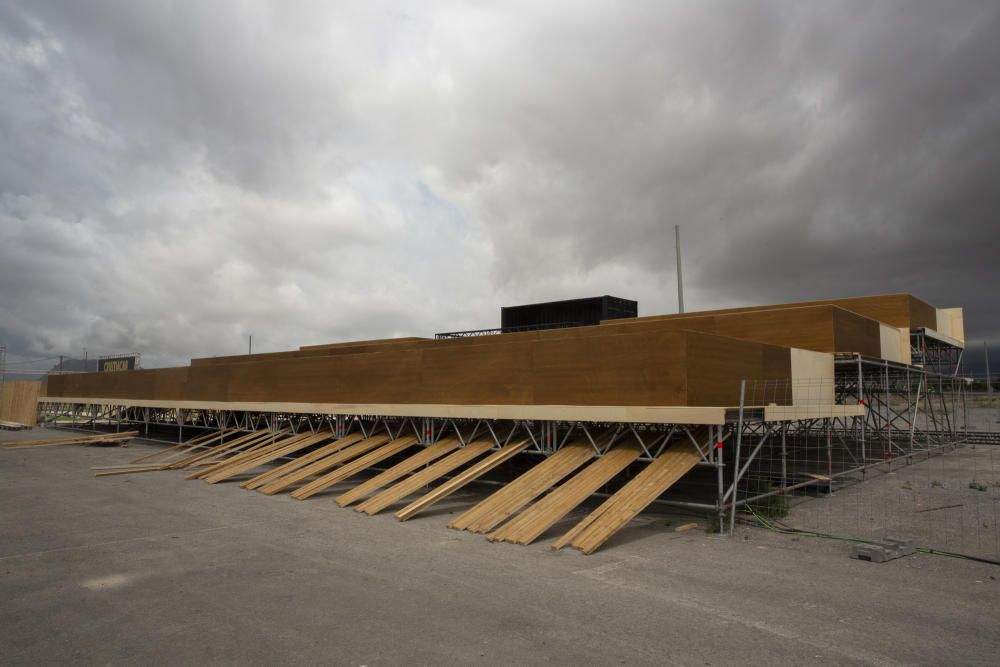 Montaje del nuevo autocine en Alicante, Cinemacar