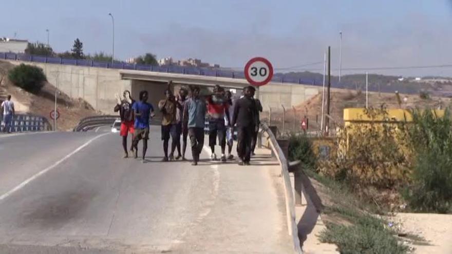 Salto masivo a la valla de Melilla a plena luz del día