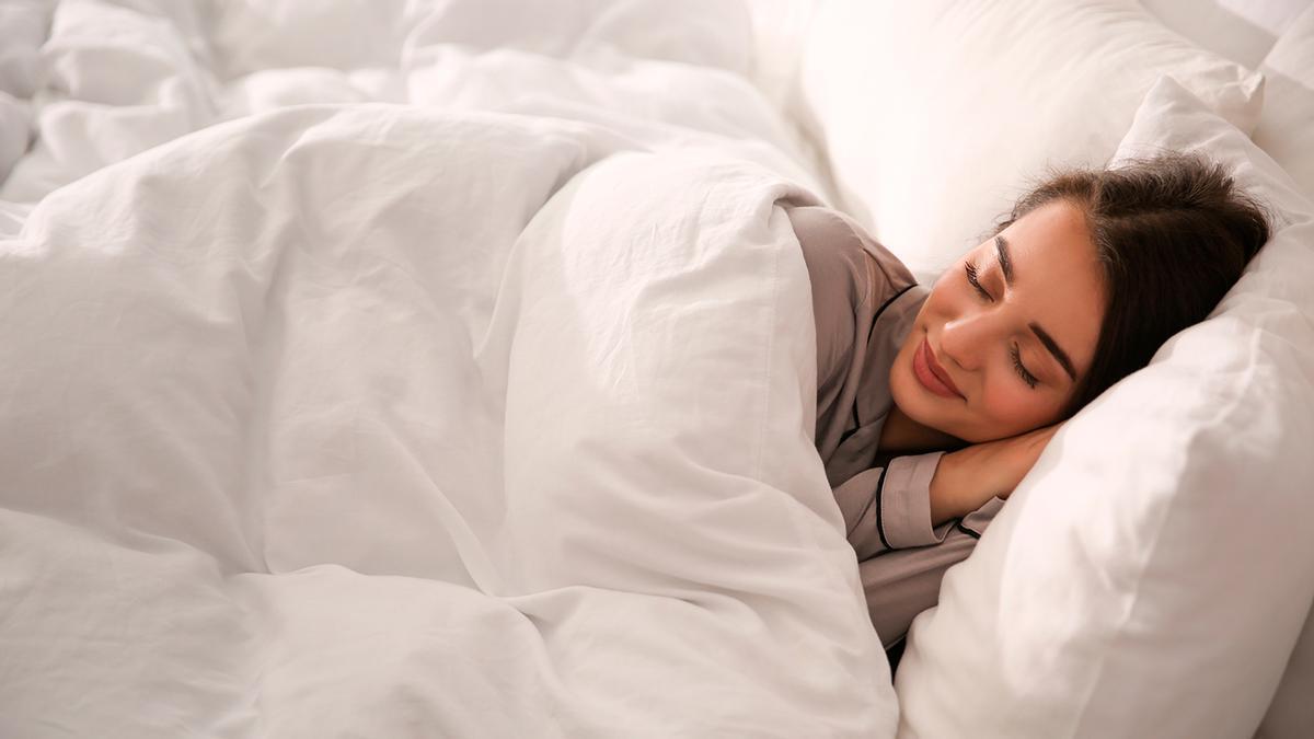 Poner hielo debajo de la cama: adiós a las noches de calor sin usar el aire acondicionado