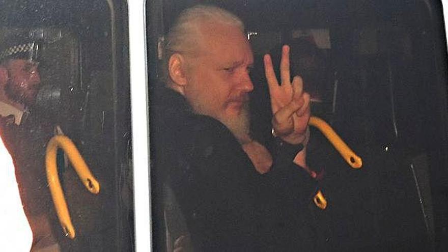 El pare d&#039;Assange demana a Austràlia que sol·liciti l&#039;extradició del seu fill