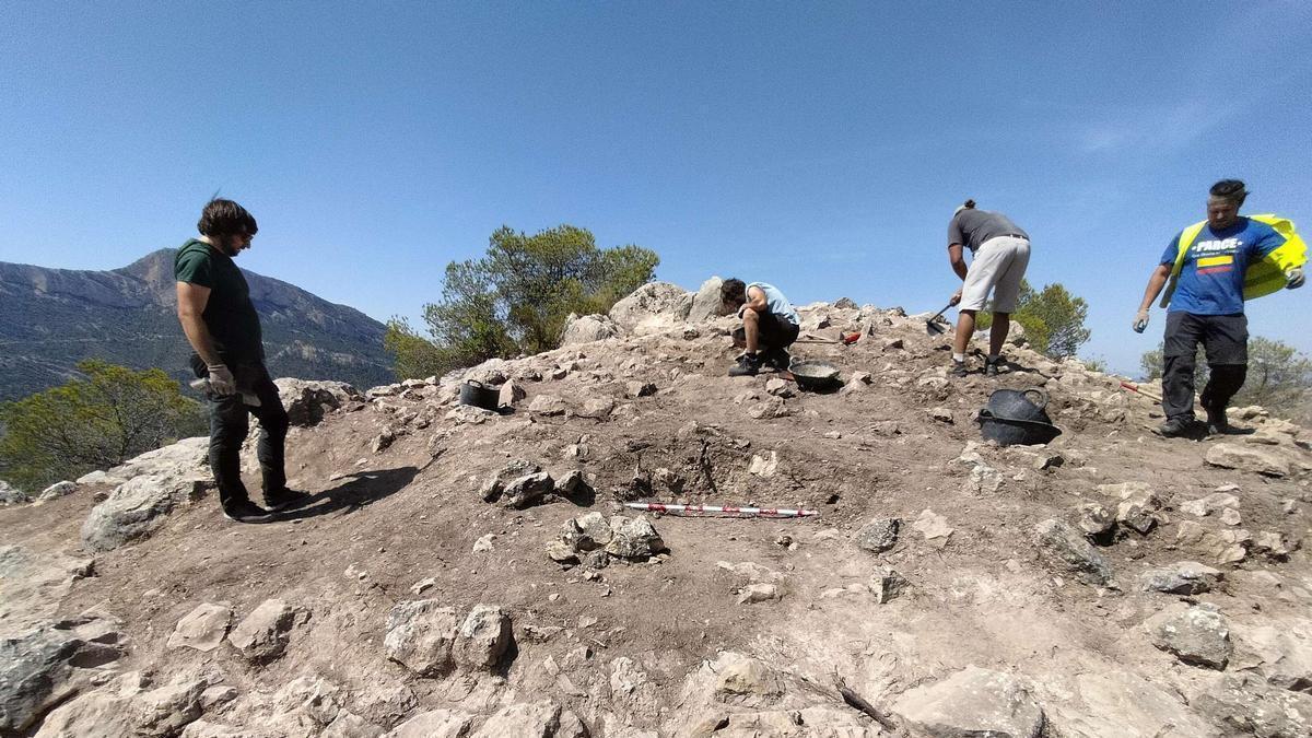 El proyecto investigación en el yacimiento de Mirabuenos en Petrer se encuentra en su fase inicial.