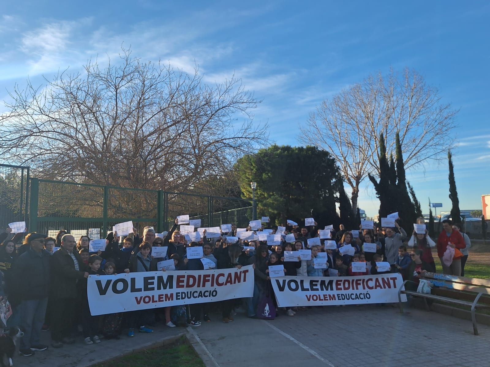 Protestas a las puertas de 15 colegios contra los "recortes" en la construcción de escuelas