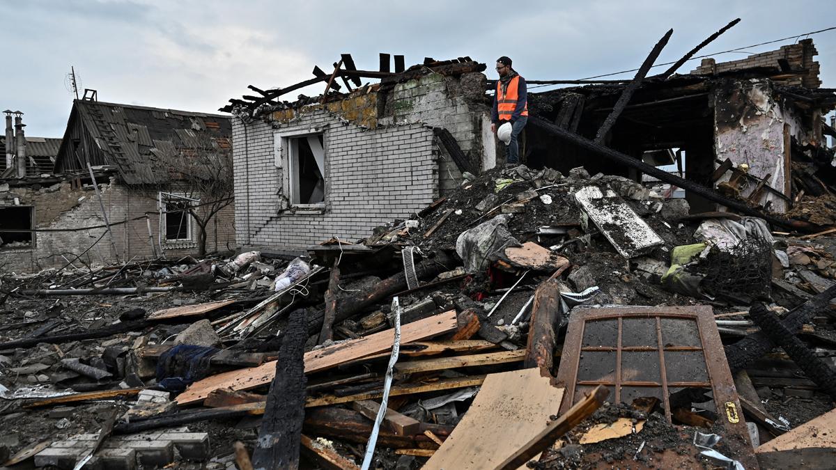 Edificios destruidos tras un ataque con misiles en Zaporiyia