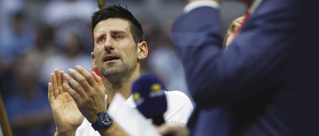 Djokovic no pudo evitar las lágrimas tras perder la final del US Open ante Medvedev.