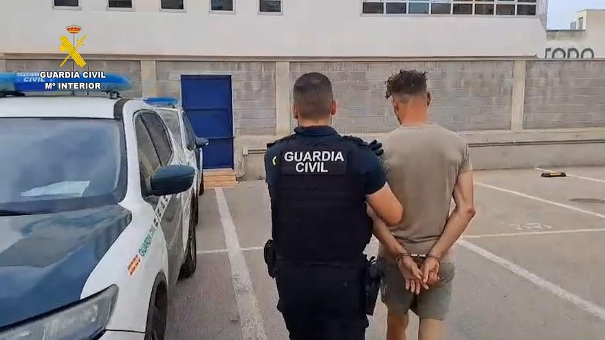 Pillan a un hombre de 47 años robando en un pub de Torrevieja