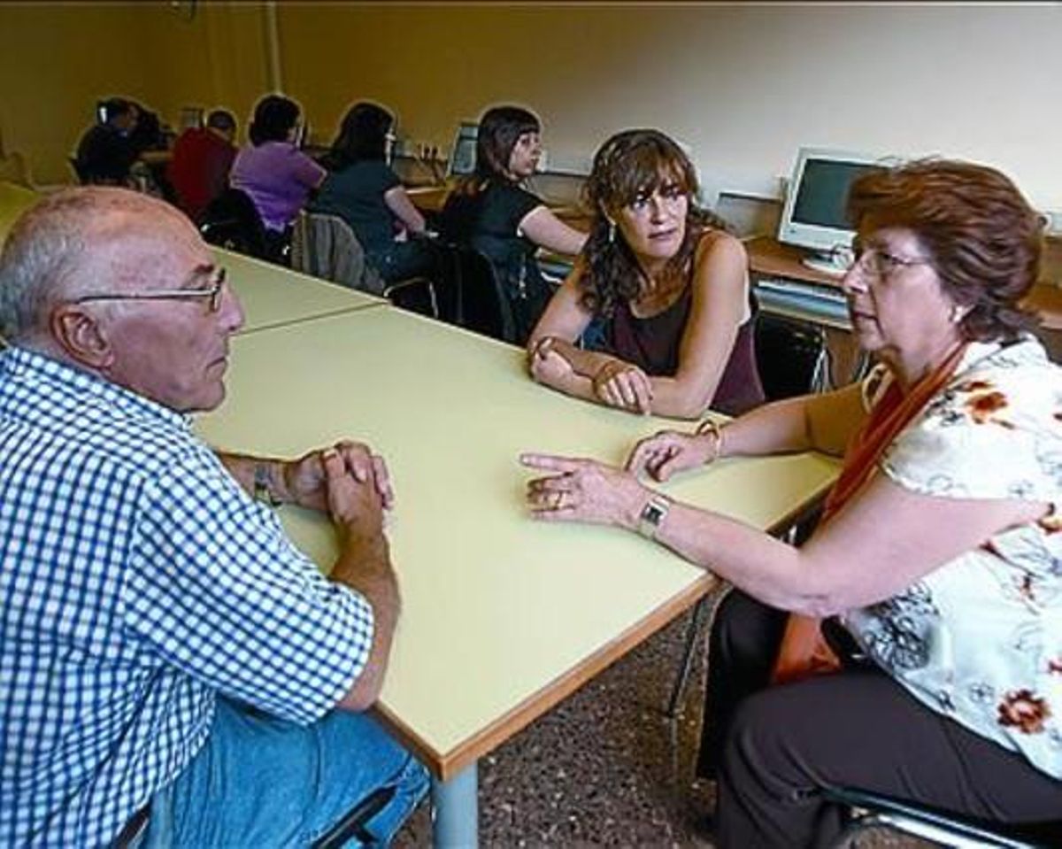 El Pere, la Marta ¿al mig¿ i la Maria Teresa. El Pere, la Marta ¿al mig¿ i la Maria Teresa.