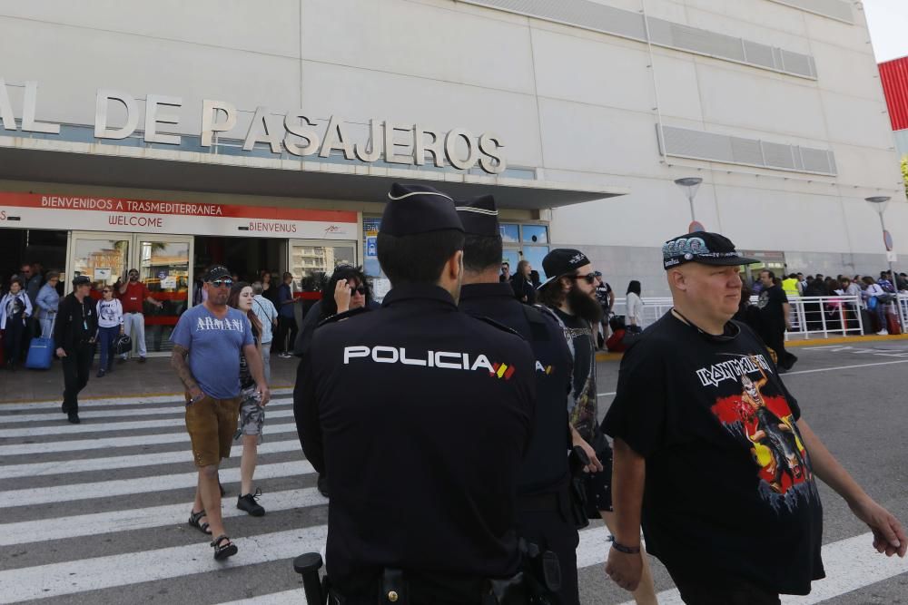 Algunos de los cruceristas que han llegado hoy al puerto de València.