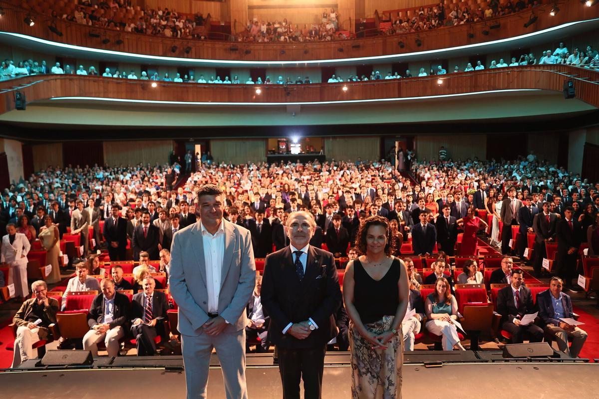 La Escuela de Ingeniería entrega sus diplomas a 243 estudiantes La Escuela de Ingeniería entrega sus diplomas a 243 estudiantes