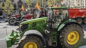 Uns 2.000 agricultors es manifesten a Barcelona