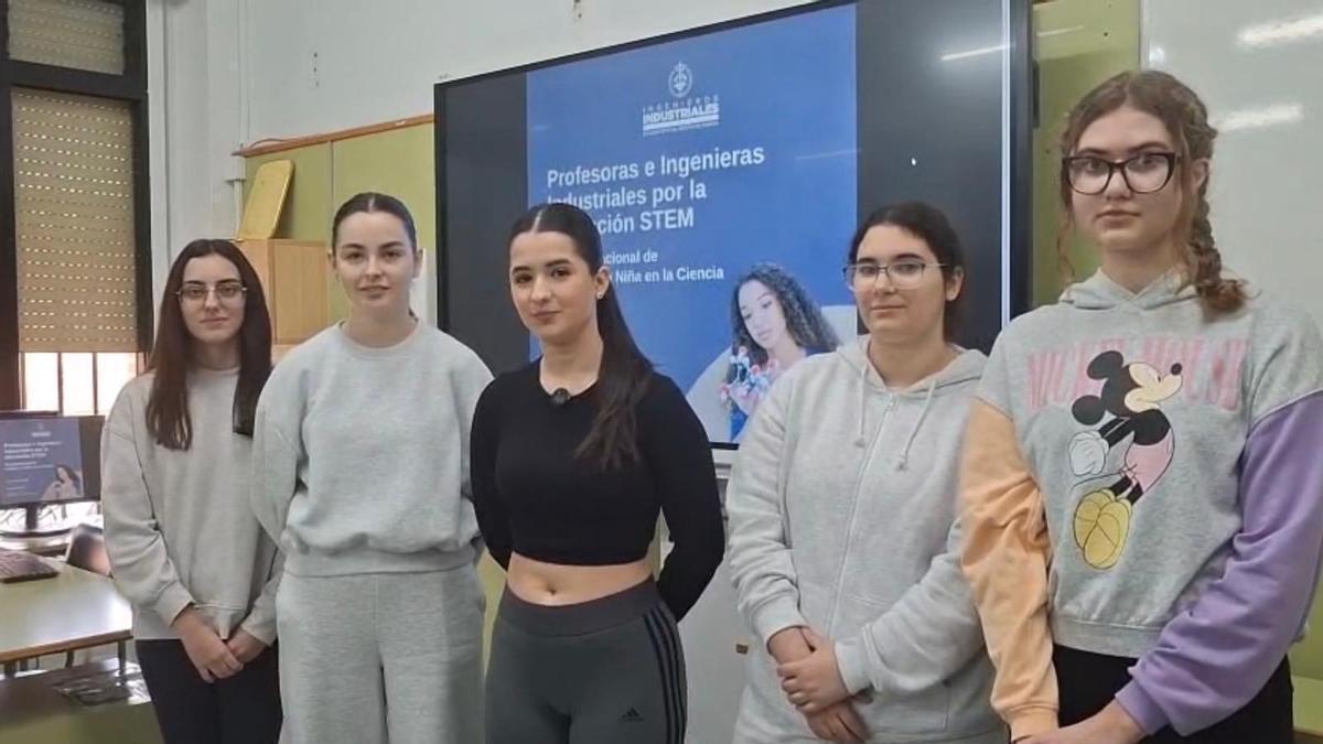 Alumnas del IES Ingeniero de la Cierva en la jornada 'Profesoras e ingenieras industriales por la educación STEM' de este miércoles.