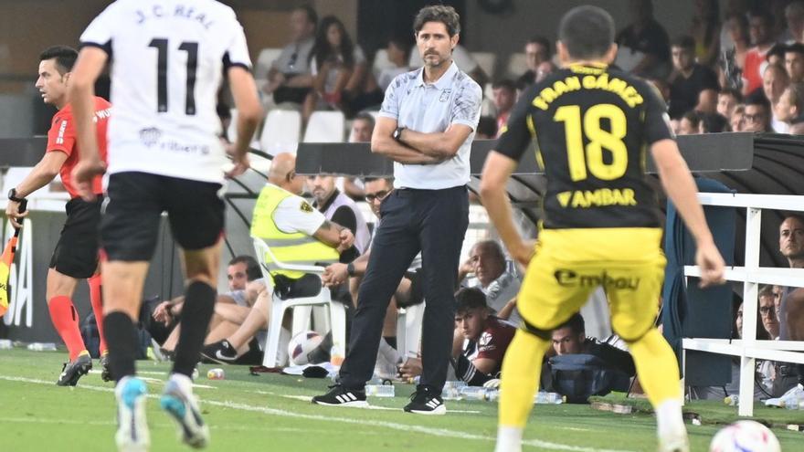 Víctor Sánchez del Amo, en el banquillo en el partido ante el Zaragoza.