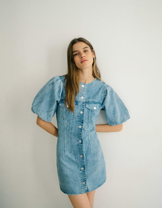 Vestido vaquero de las rebajas de Bershka
