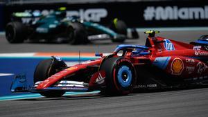 Carlos Sainz y Fernando Alonso, en la pista de Miami