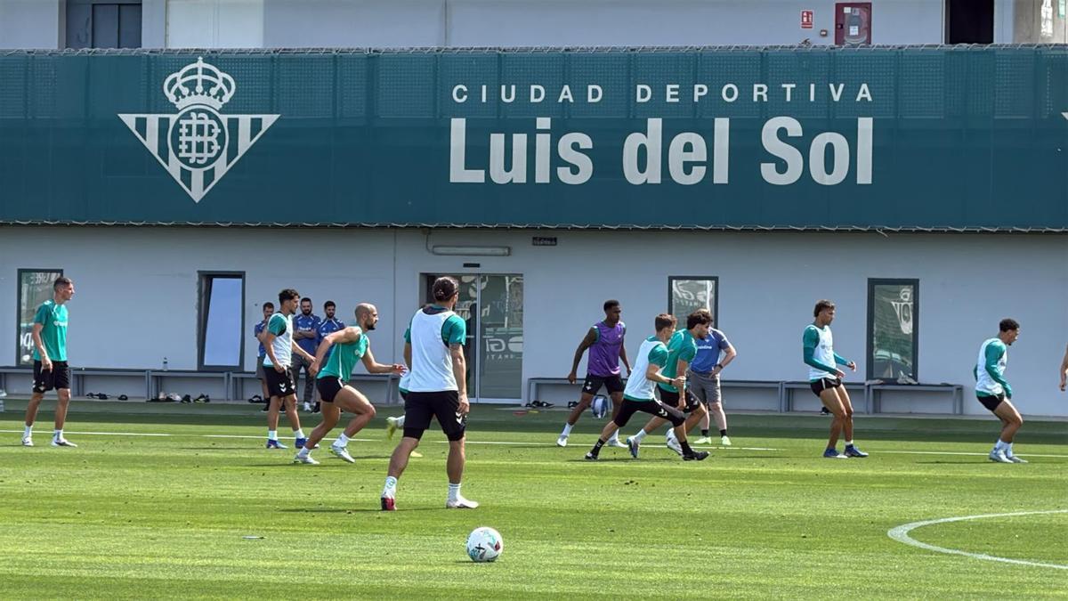 Entrenamiento del Betis este miércoles en la CD Luis del Sol