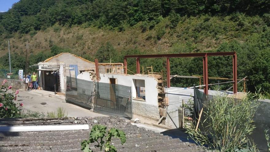 Muere un trabajador de 49 años en un accidente laboral en Cangas del Narcea