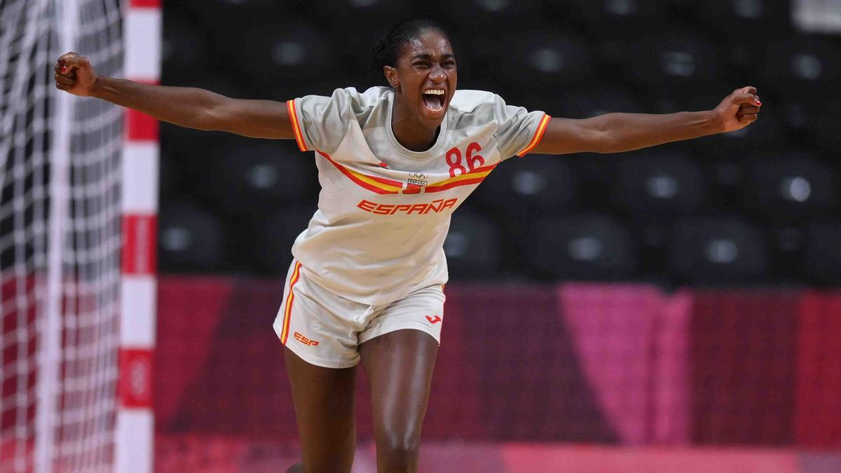 Sandy Barbosa celebra un gol de penalti