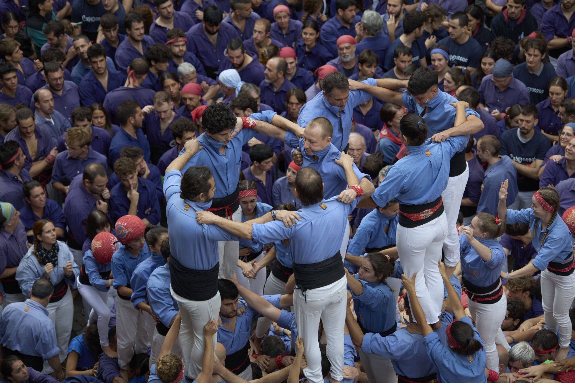 Diada Cartelera amb Els Marrecs de Salt, Capgrossos i Minyons de Terrassa a la plaça del Vi.
