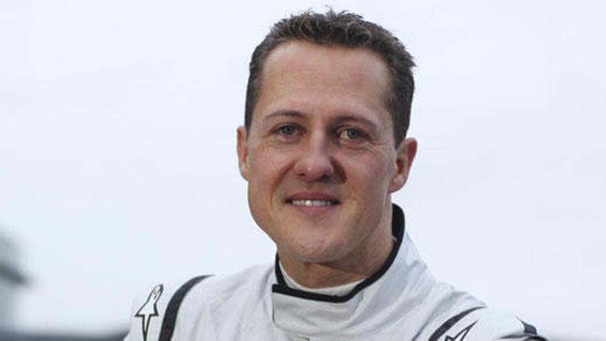 El piloto Michael Schumacher sigue en coma.