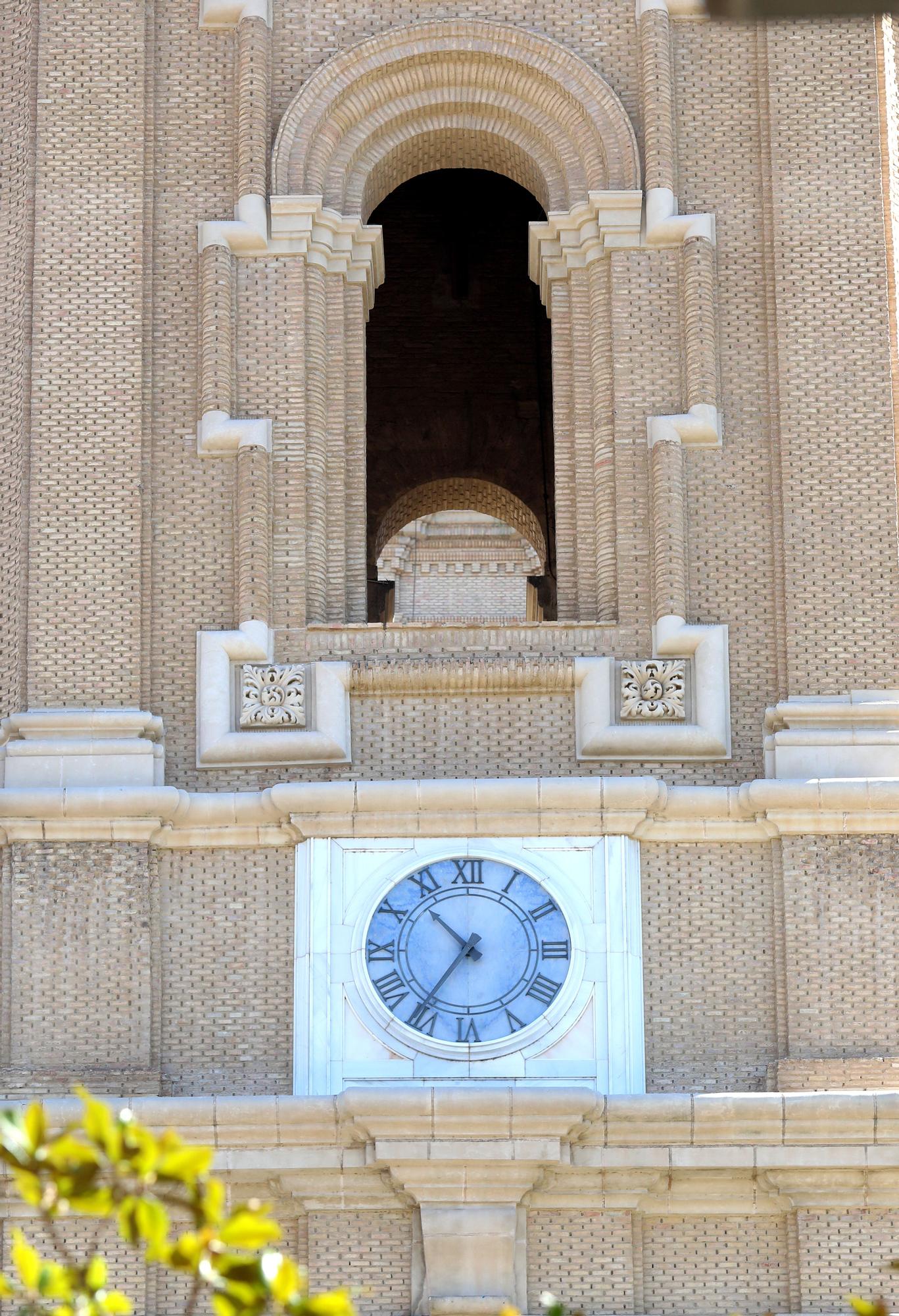 Reloj en la basílica del Pilar 3.jpg