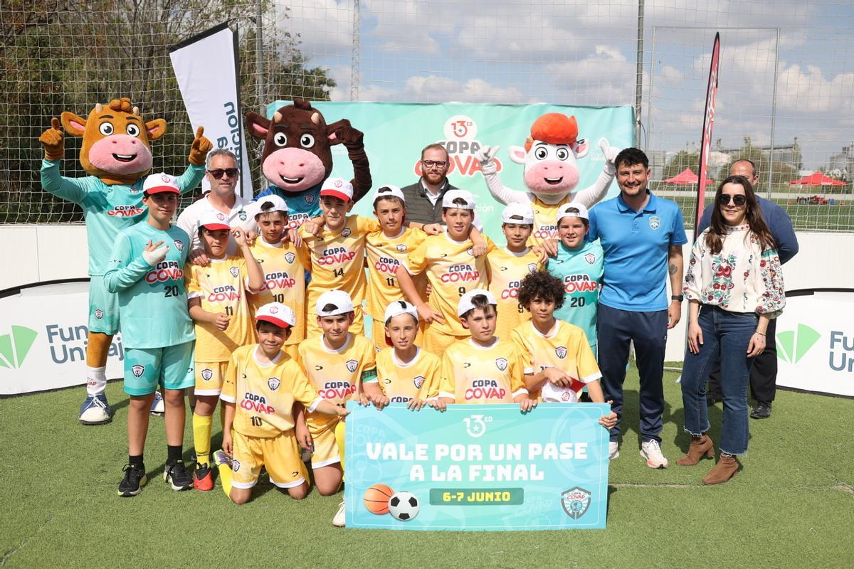 C.D. Peloteros Sierra Sur de Sevilla, ganadores de Fútbol de la 13ª Copa COVAP en San Juan de Aznalfarache.