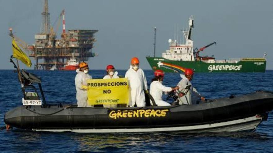 Una acció de Greenpeace contra les prospeccions, el 2015.