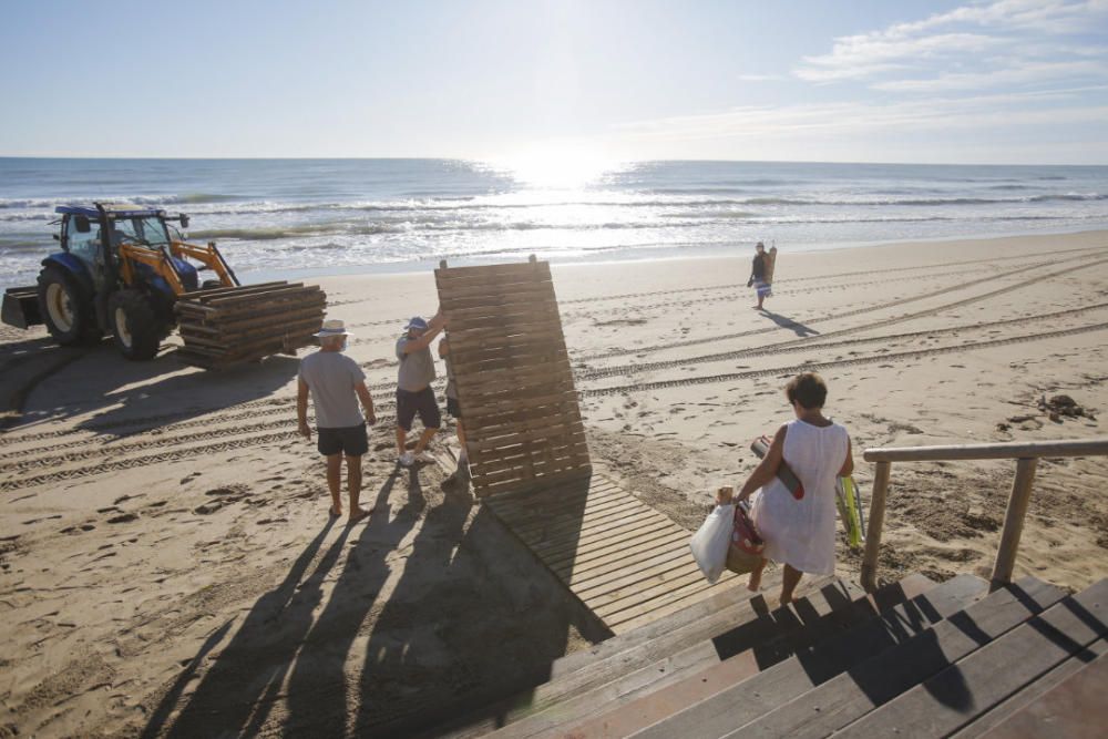 La tormenta destroza y engulle las playas de Valencia