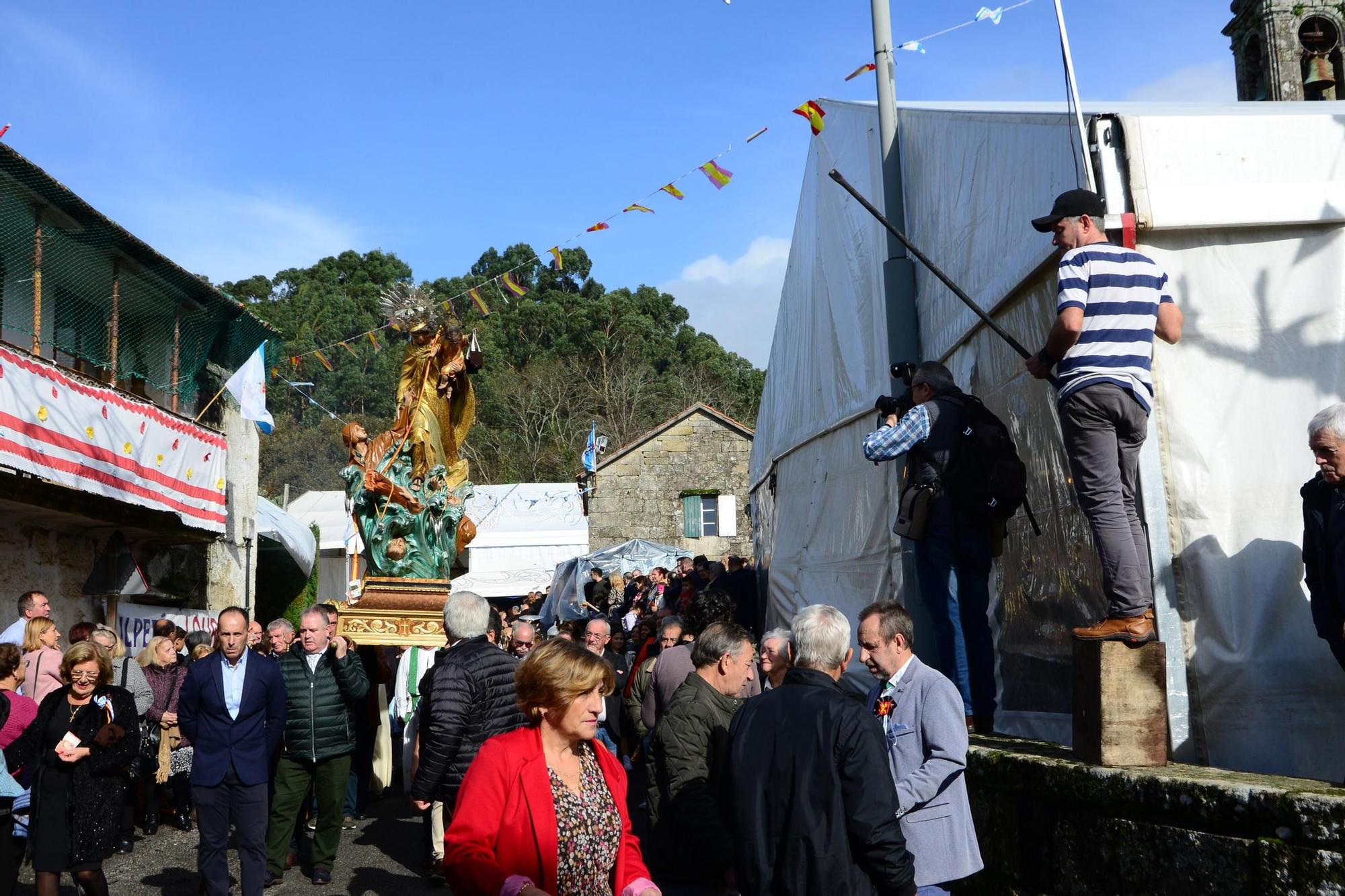 Las procesiones por el San Martiño de Moaña y Bueu aprovechan la tregua de la lluvia