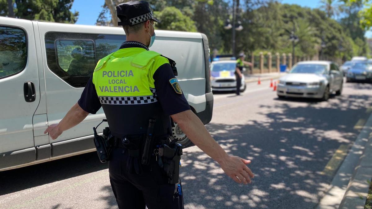 Controles a la entrada y salida de València por el cierre perimetral.