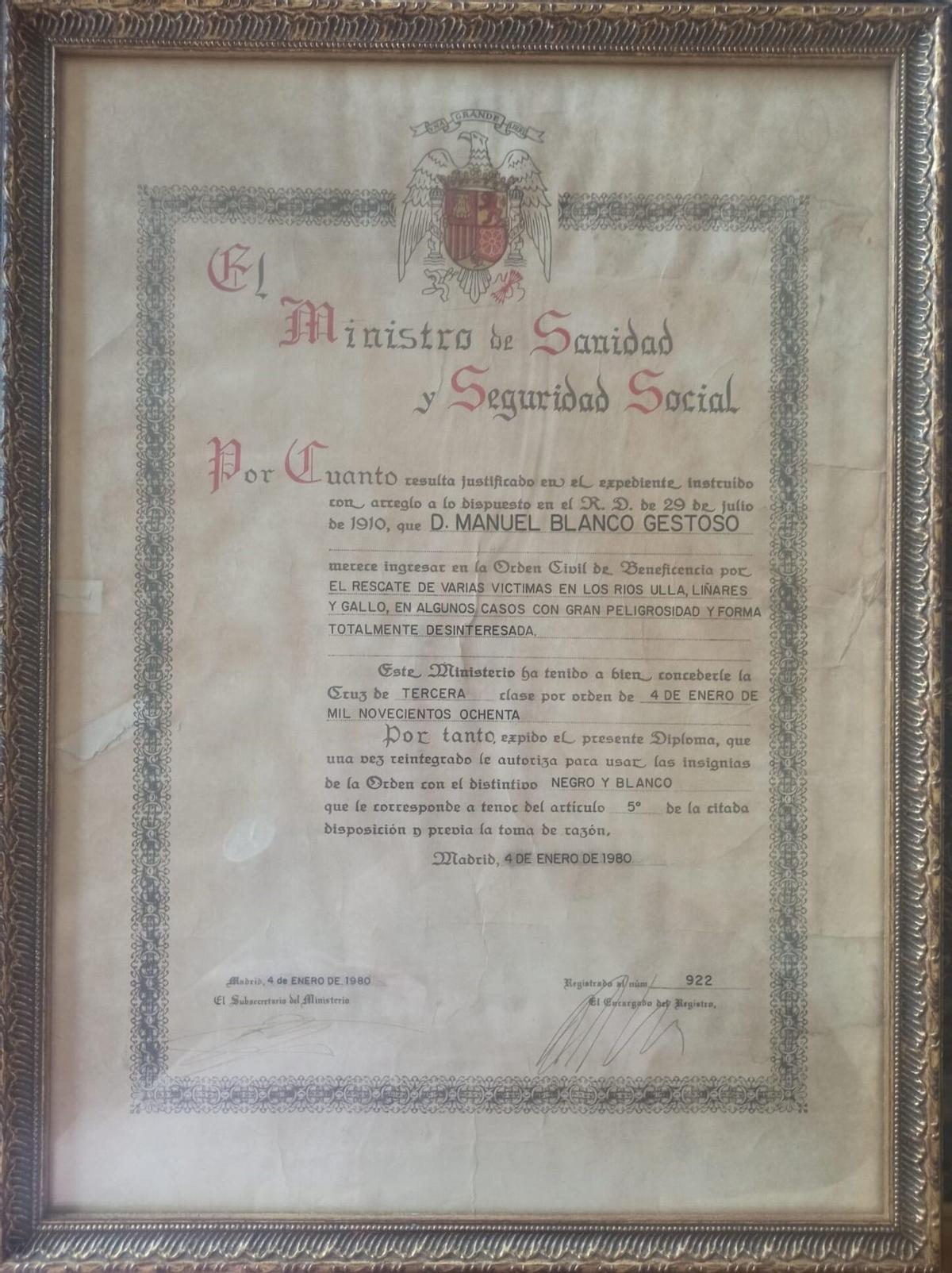 juan blanco buzo a estrada