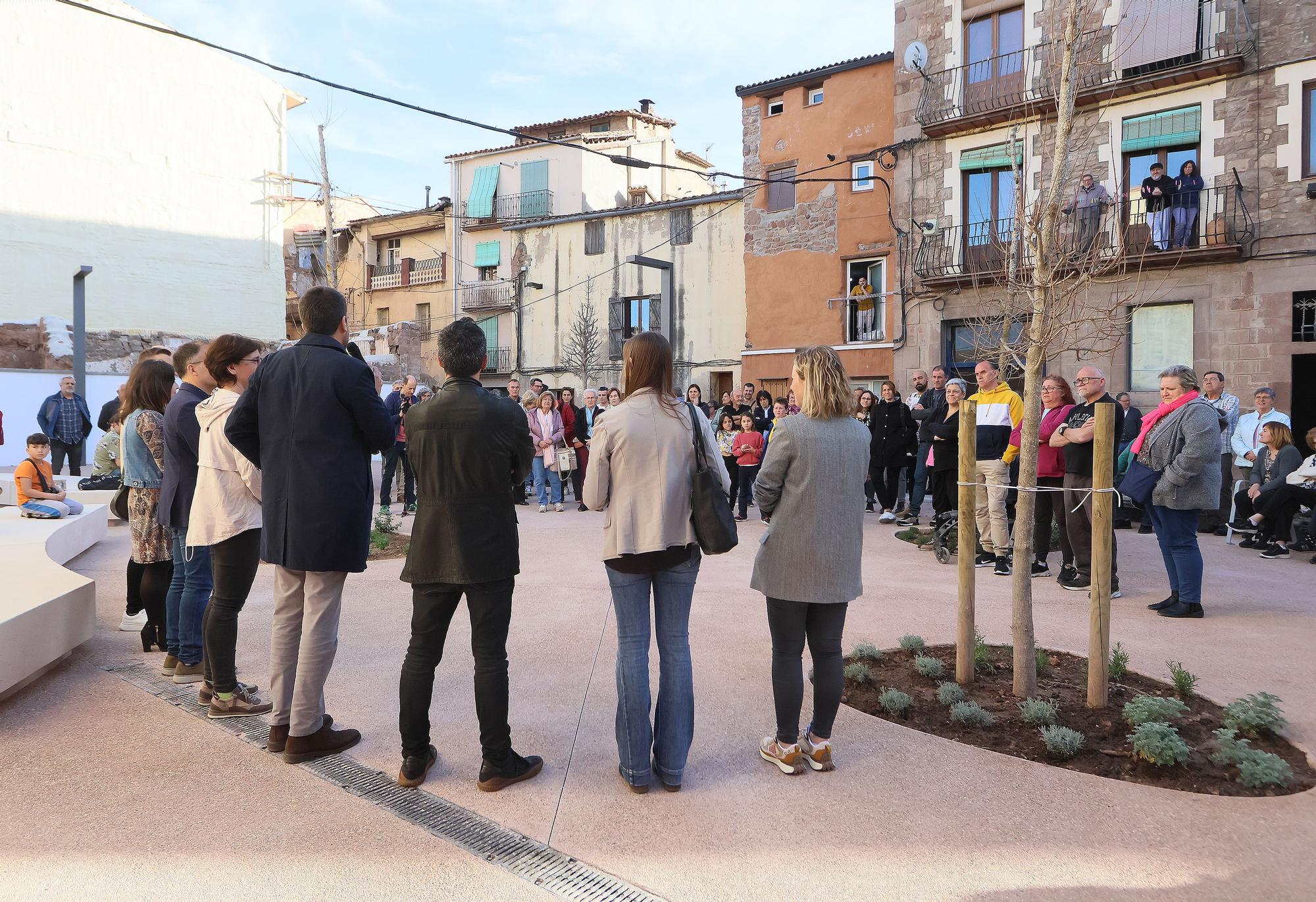 Cardona innagura la renovada plaça de la Coromina