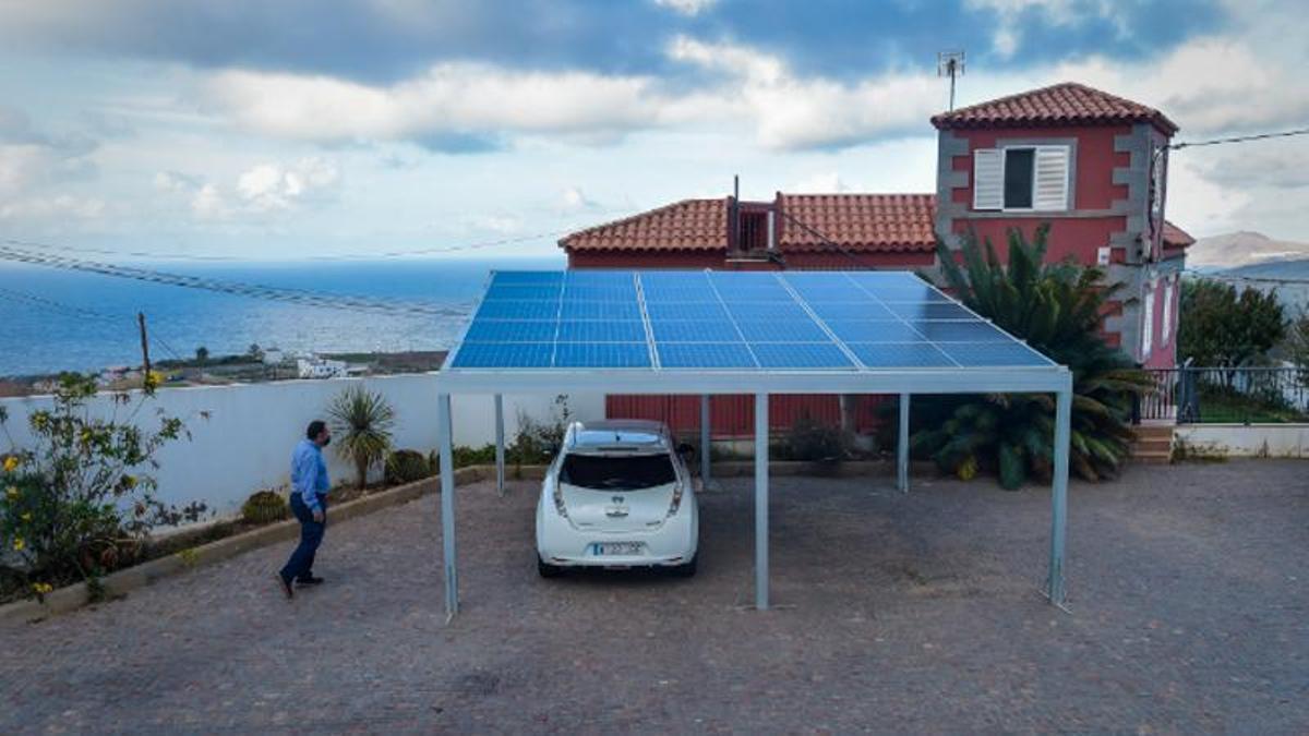 Instalación fotovoltaica para autoconsumo en una casa del Archipiélago.