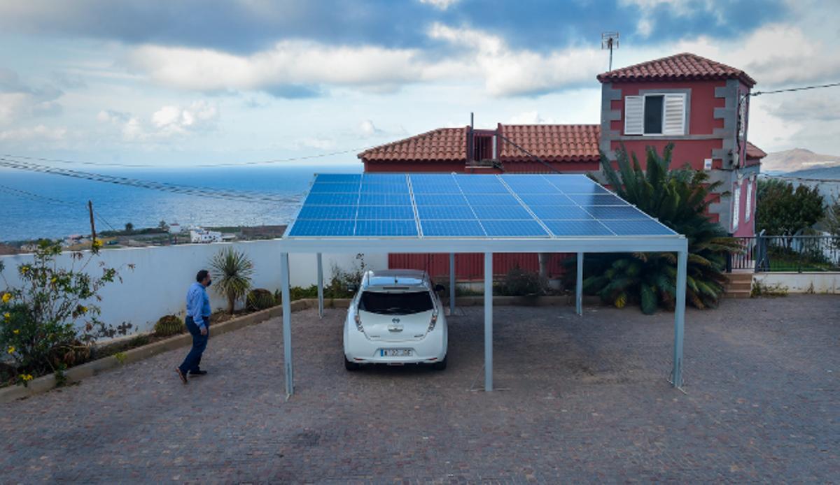 Instalación fotovoltaica para autoconsumo en una casa del Archipiélago.