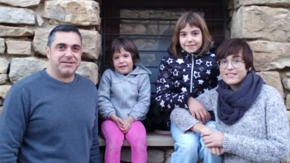 Jordi Marín ha formado un proyecto familiar en Cinctorres junto a su mujer y sus dos hijas.