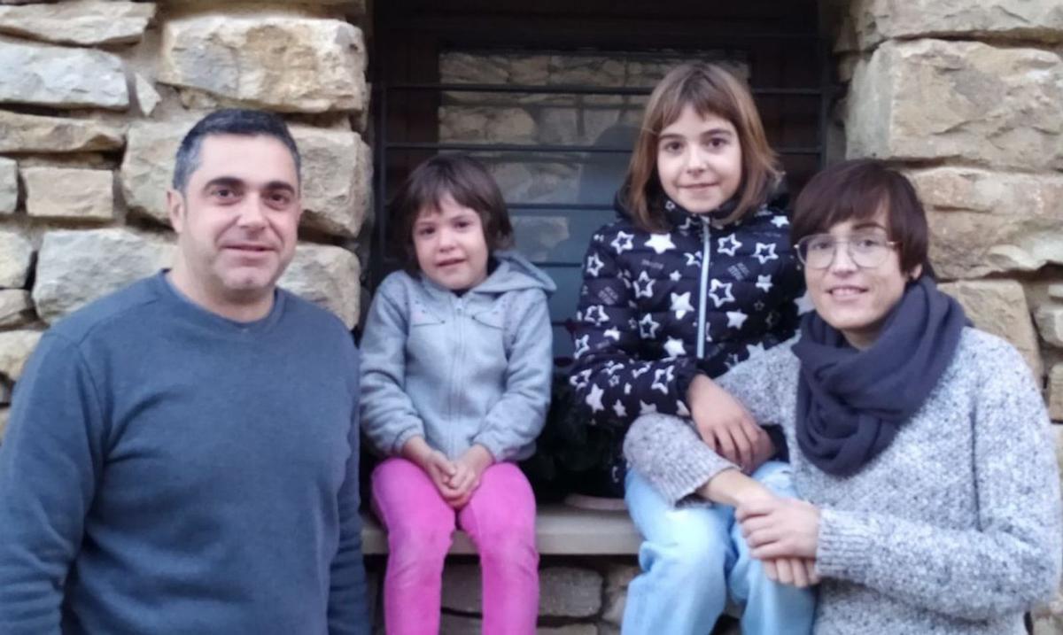 Jordi Marín ha formado un proyecto familiar en Cinctorres junto a su mujer y sus dos hijas.