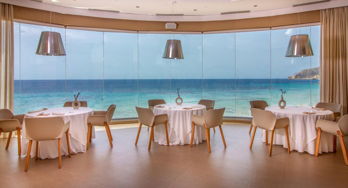 Abiss, la experiencia que comienza en el plato y termina en la bahía.