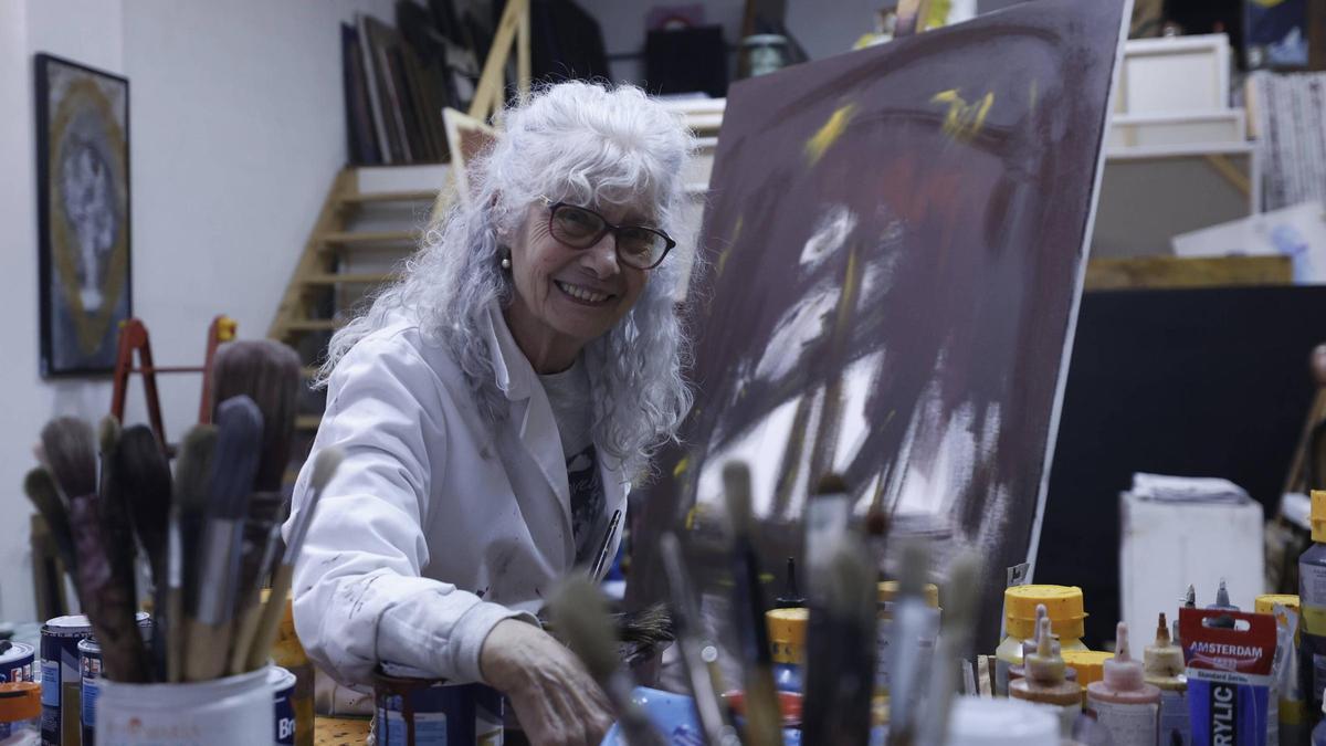 OVIEDO A PIE DE CALLE: Marga Sancho, pintora: "Cuando llegué a Las Campas esto era un bosque, la apuesta fue muy gorda pero no me arrepiento"