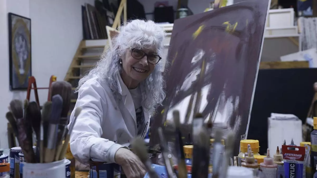Marga Sancho, la artista que busca «la magia» desde este joven barrio de Oviedo