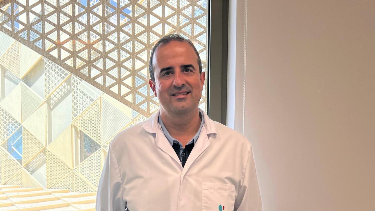 El doctor Ignacio García, en el hospital Quirónsalud de Córdoba.