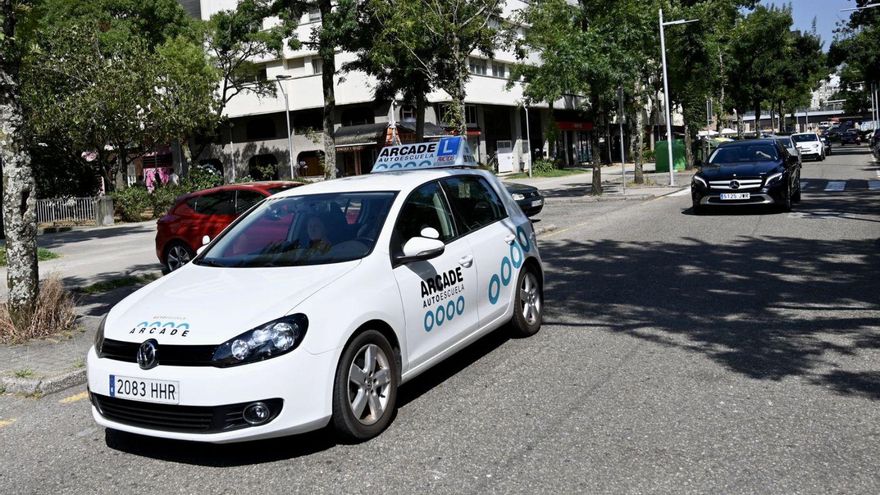 Coche de prácticas de la
autoescuela Arcade. | R.V