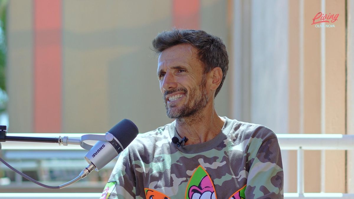 El corredor Chema Martínez durante la grabación del podcast “No pienses, corre”.