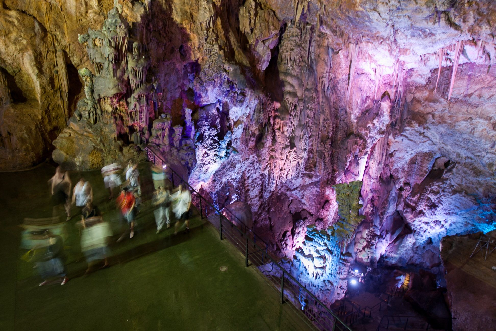 Cuevas del Canelobre, un tesoro en la provincia de Alicante