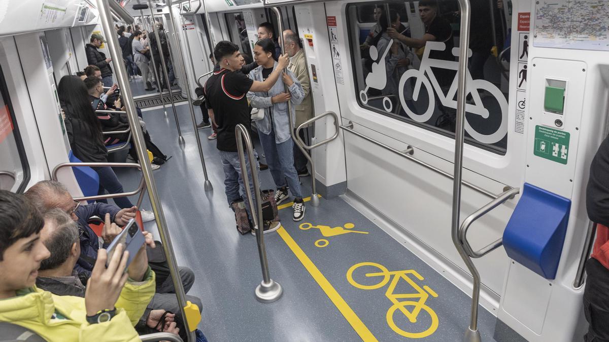 La L3 del metro de Barcelona estrena el primer tren de la serie 7.000